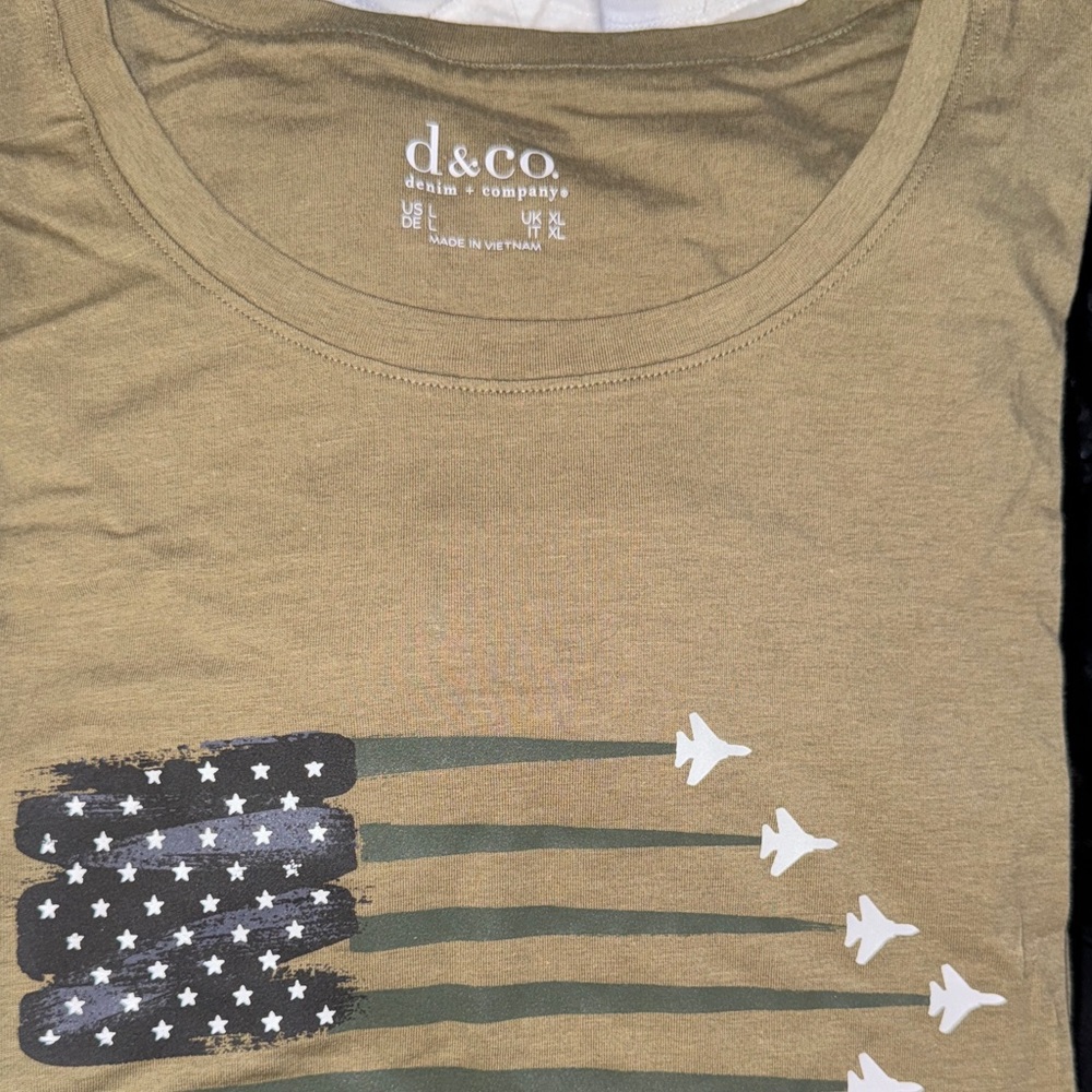 D&Co‎ Olive Graphic Tee